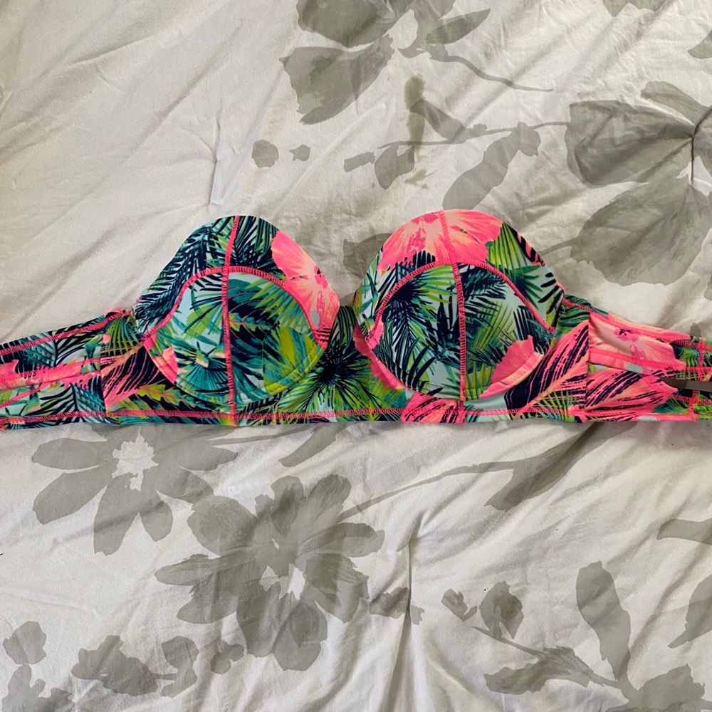 ❗️3 for $25❗️ Strapless Swim Top